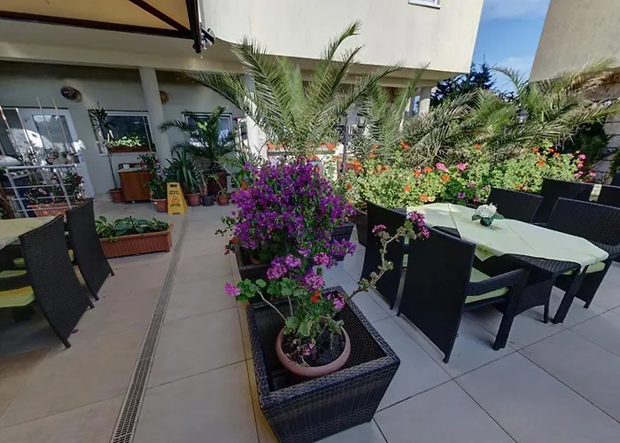 Family Gogov Szálloda